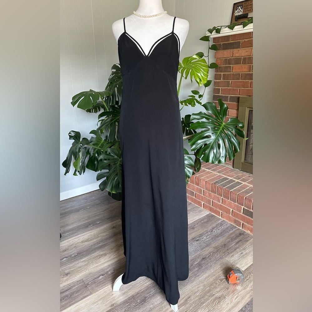 🛍️Cute ties back maxi dress size medium